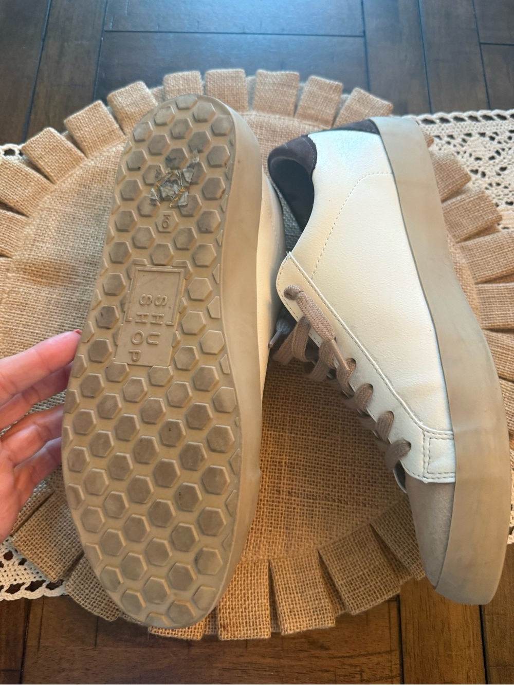 ShuShop White & Brown Low-Top Sneakers with Black Star - Picture 4 of 5